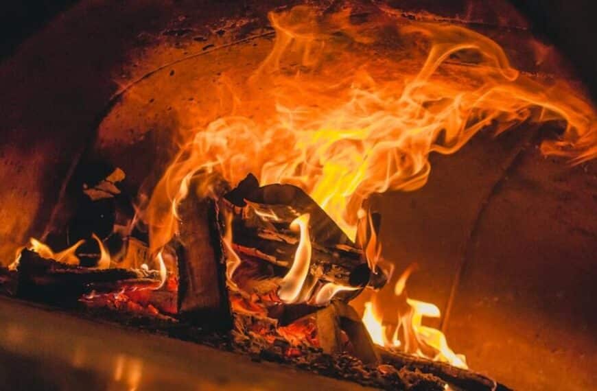 Can I use metal pans in my microwave convection oven?