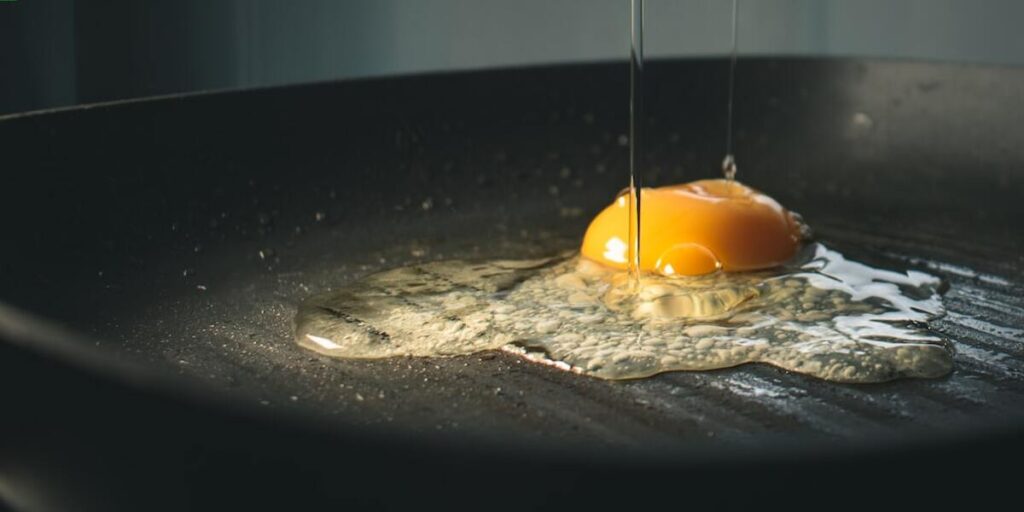 Can you put metal in a microwave air fryer? Combi Oven