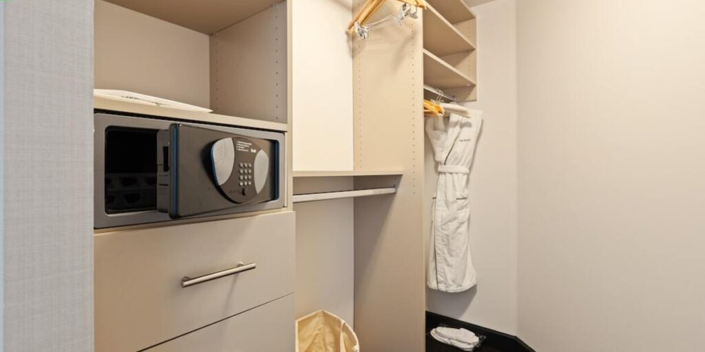 What should be stored in drawer under oven? Combi Oven